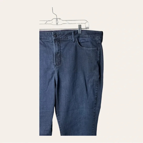 1578. NYDJ AMI SKINNY LEGGING JEANS SIZE 20W DARK‎ WASH IN COLOR - Picture 3 of 10